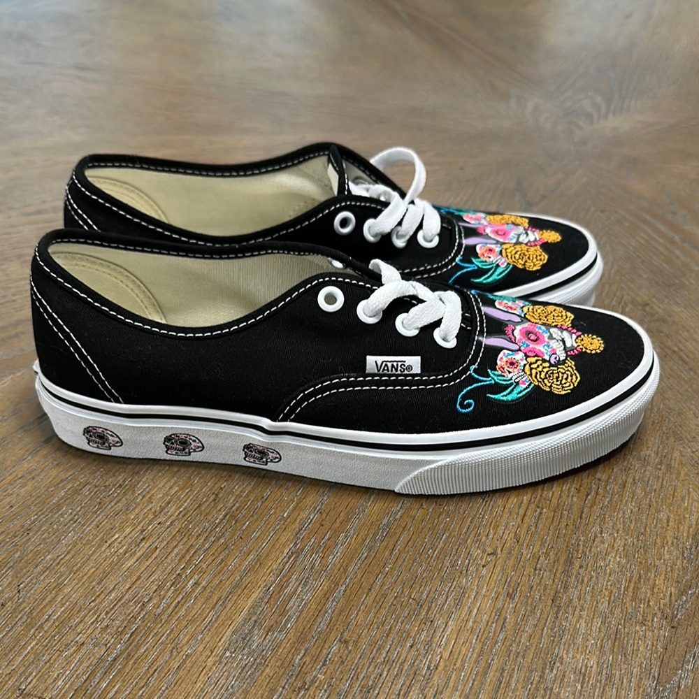Vans Women's Black Sneakers with Floral Embroidery